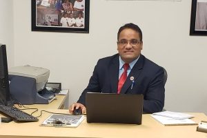 पर्दा पछाडिका नायक