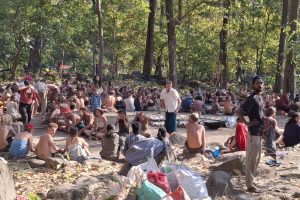 कैलालीको जंगलमा १ सय ५० बिदेशी नागरिक : २४ घण्टाभित्र हट्न प्रशासनको निर्देशन
