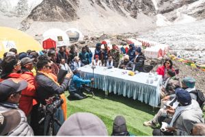 काँग्रेस महामन्त्री शर्माको संयोजनमा सगरमाथा बेसक्याम्पमा बिशेष संवाद 
