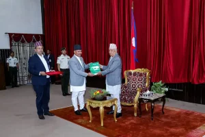 राष्ट्रपति पौडेलसमक्ष महालेखा परीक्षकको वार्षिक प्रतिवेदन पेस