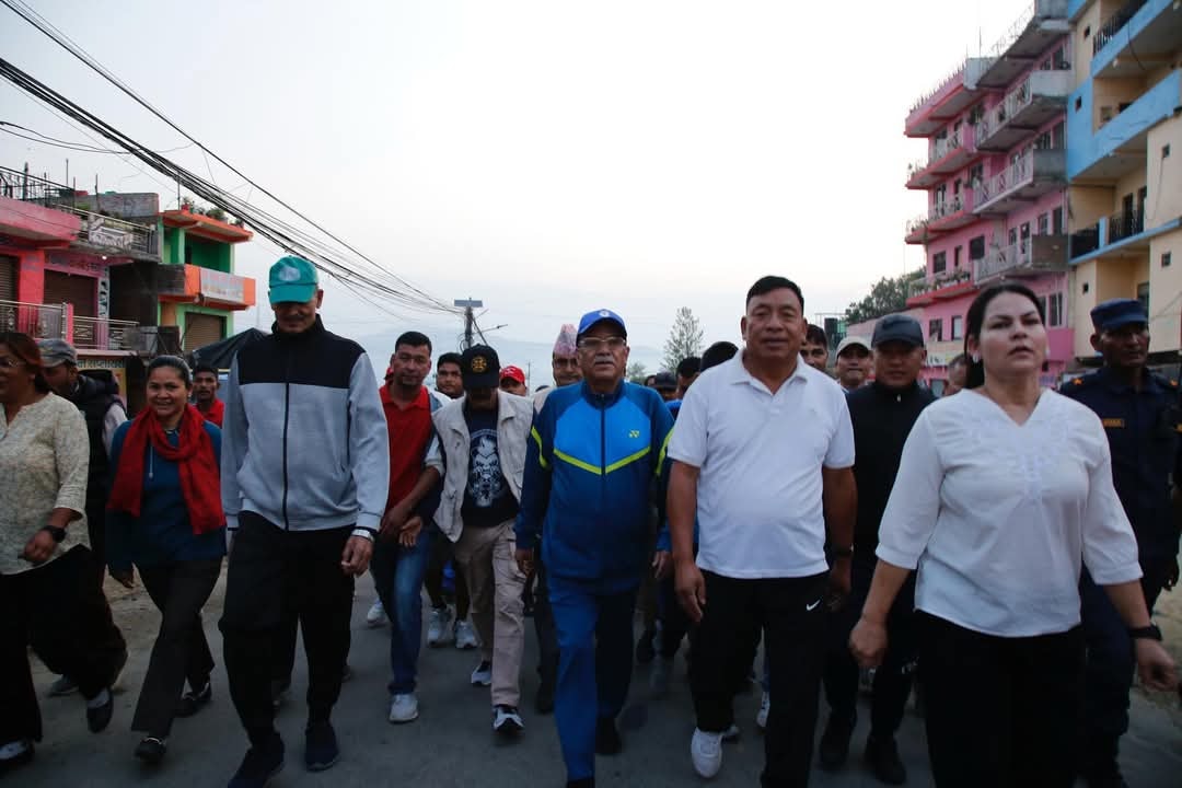 गुरिल्ला मार्ग छोडेको डेढ दशकपछि मध्य पहाडी लोकमार्गमा निस्किए प्रचण्ड