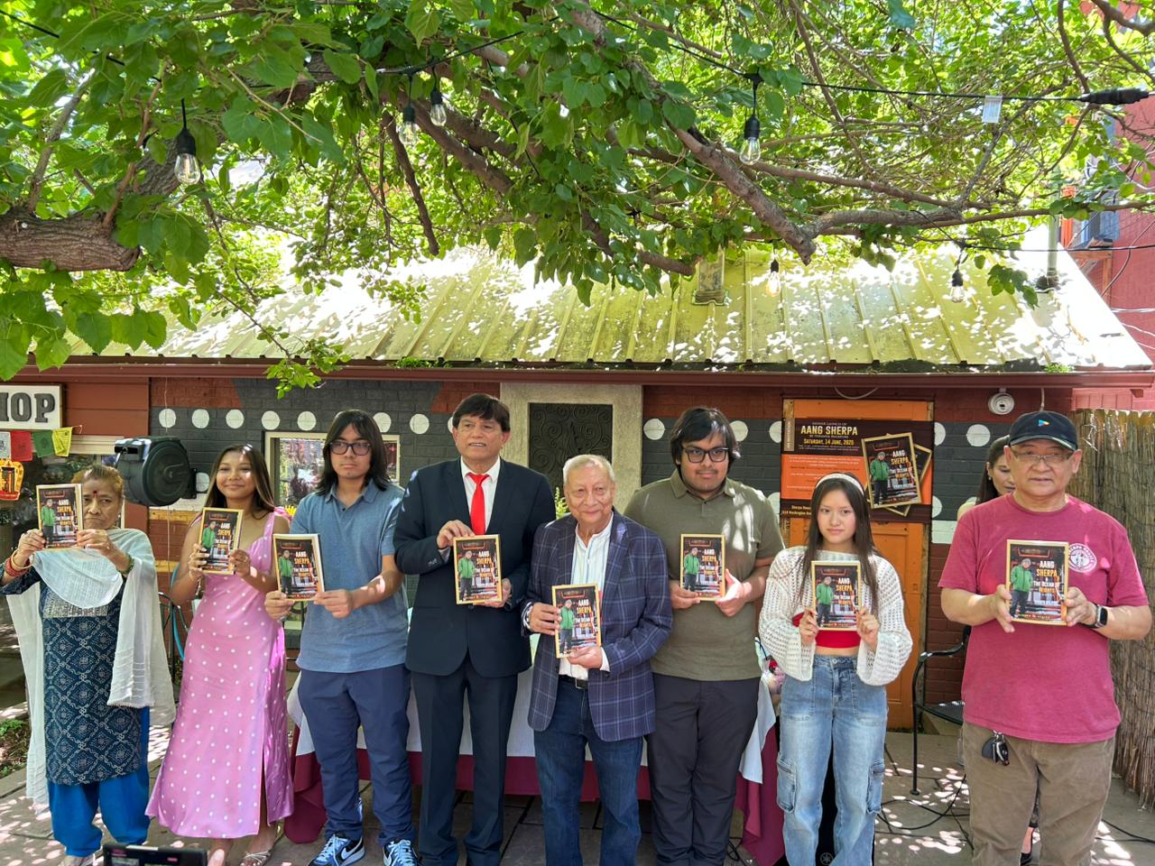 प्रसिद्ध गायक हिरण्य भोजपुरेको ‘आङ शेर्पा’उपन्यास विमोचन