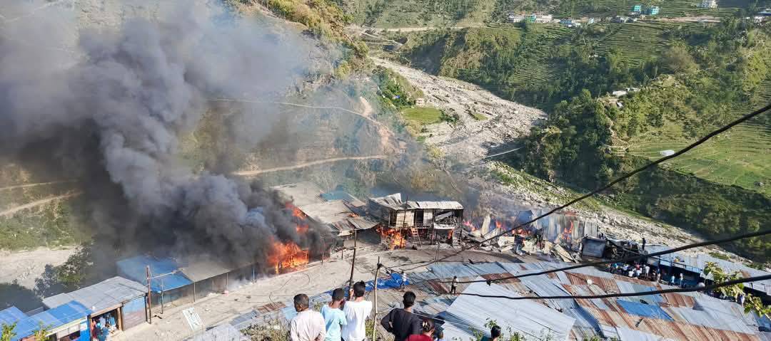 पालिकामा दमकल नहुदा बाजुराको बाम्का बजार आगालागीबाट करोडौको क्षति