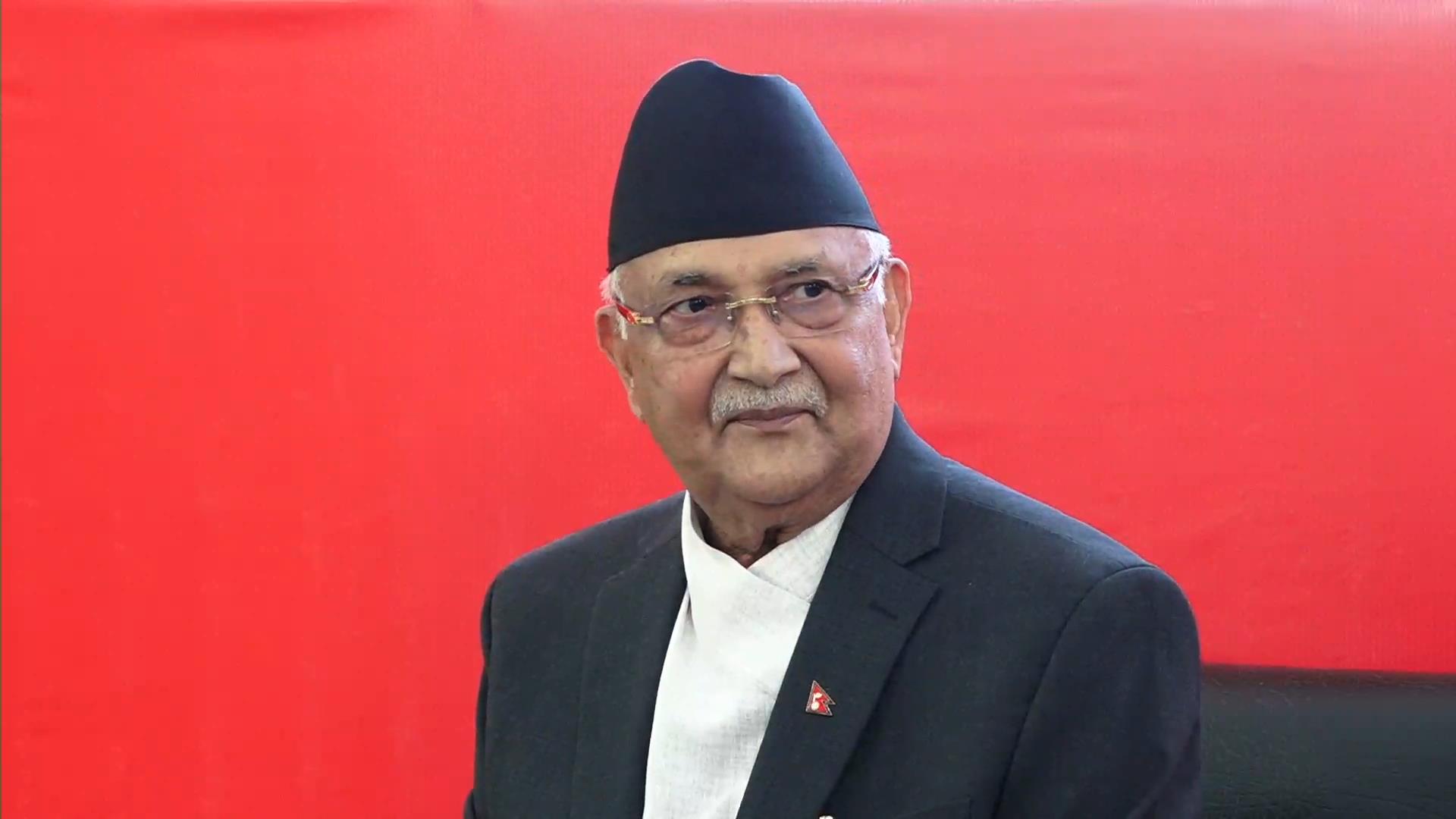 राजतन्त्र माग्नेहरू देख्दा दया लागेर आउँछ : ओली