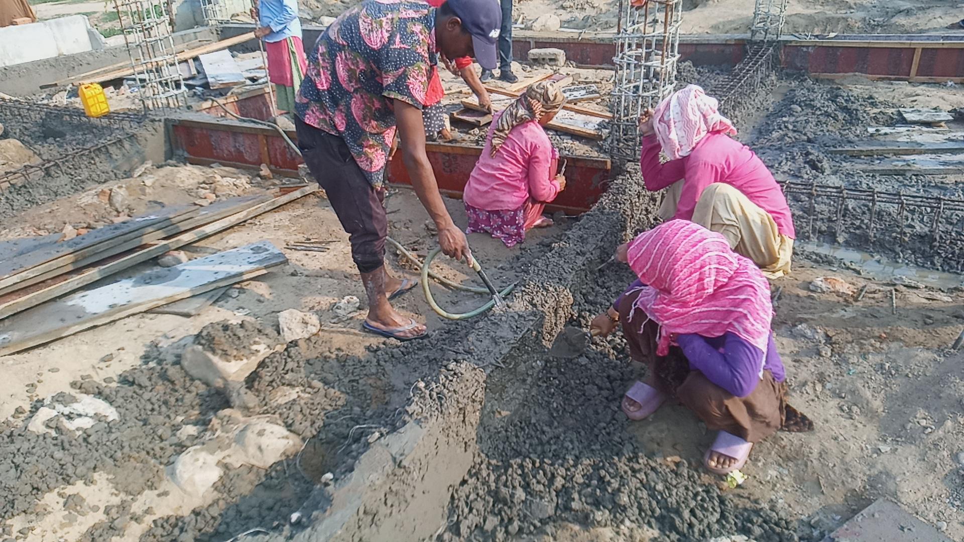 विद्यालय भवन निर्माणमा लापरबाही भएपछि ढलान भत्काइयो