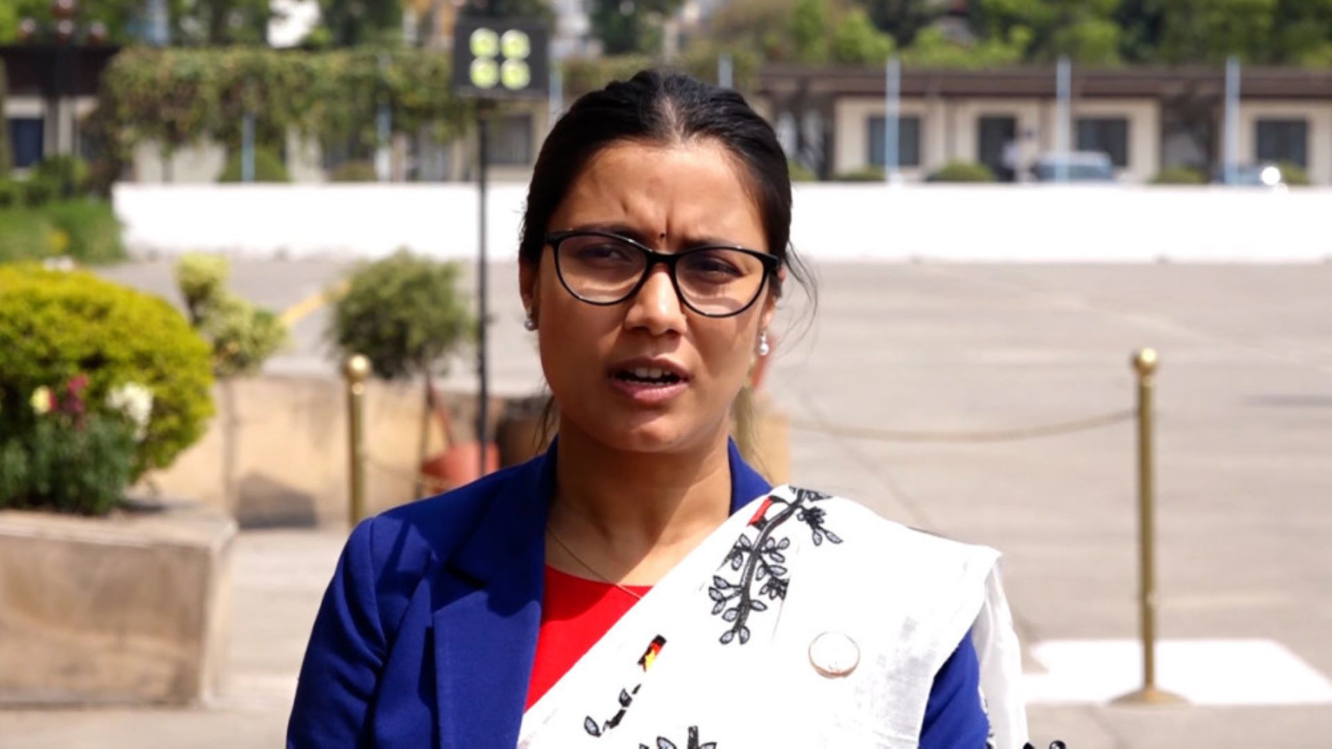 मानव तस्करीविरूद्व आवाज उठाउँदा संसदबाट निकालिन्छ भने निकालियाेस् : साेबिता गौतम