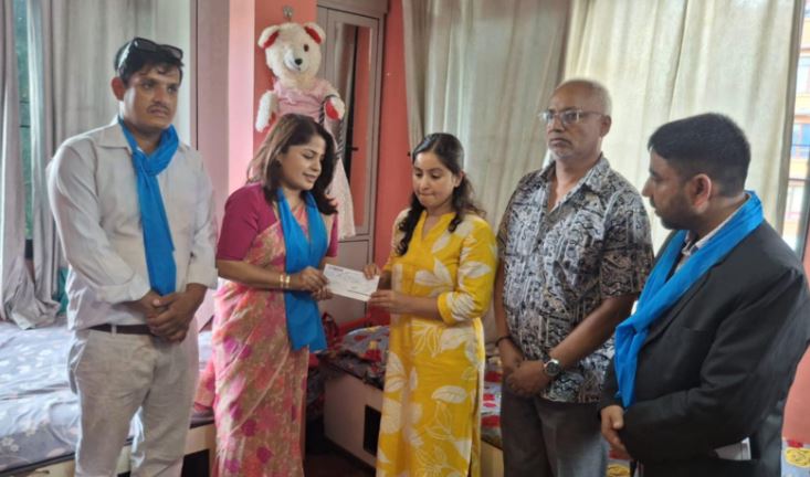 पत्रकार रजकको परिवारलाई रास्वपाले गर्यो तीन लाख सहयोग