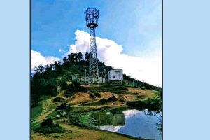 बझाङमा फोन गर्न घाम कुर्नुपर्ने बाध्यता