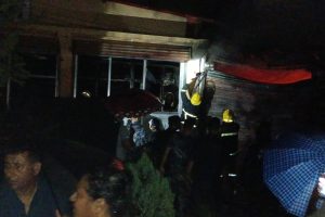 धनगढीको उत्तरवेहीस्थित परिवर्तन ईम्पेक्समा आगलागी, लाखौको क्षति
