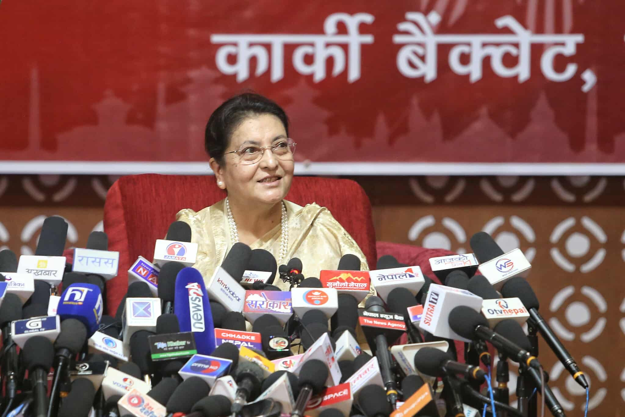 मलाई राजनीतिमा आउन कसैले रोक्न सक्दैन : पूर्वराष्ट्रपति भण्डारी