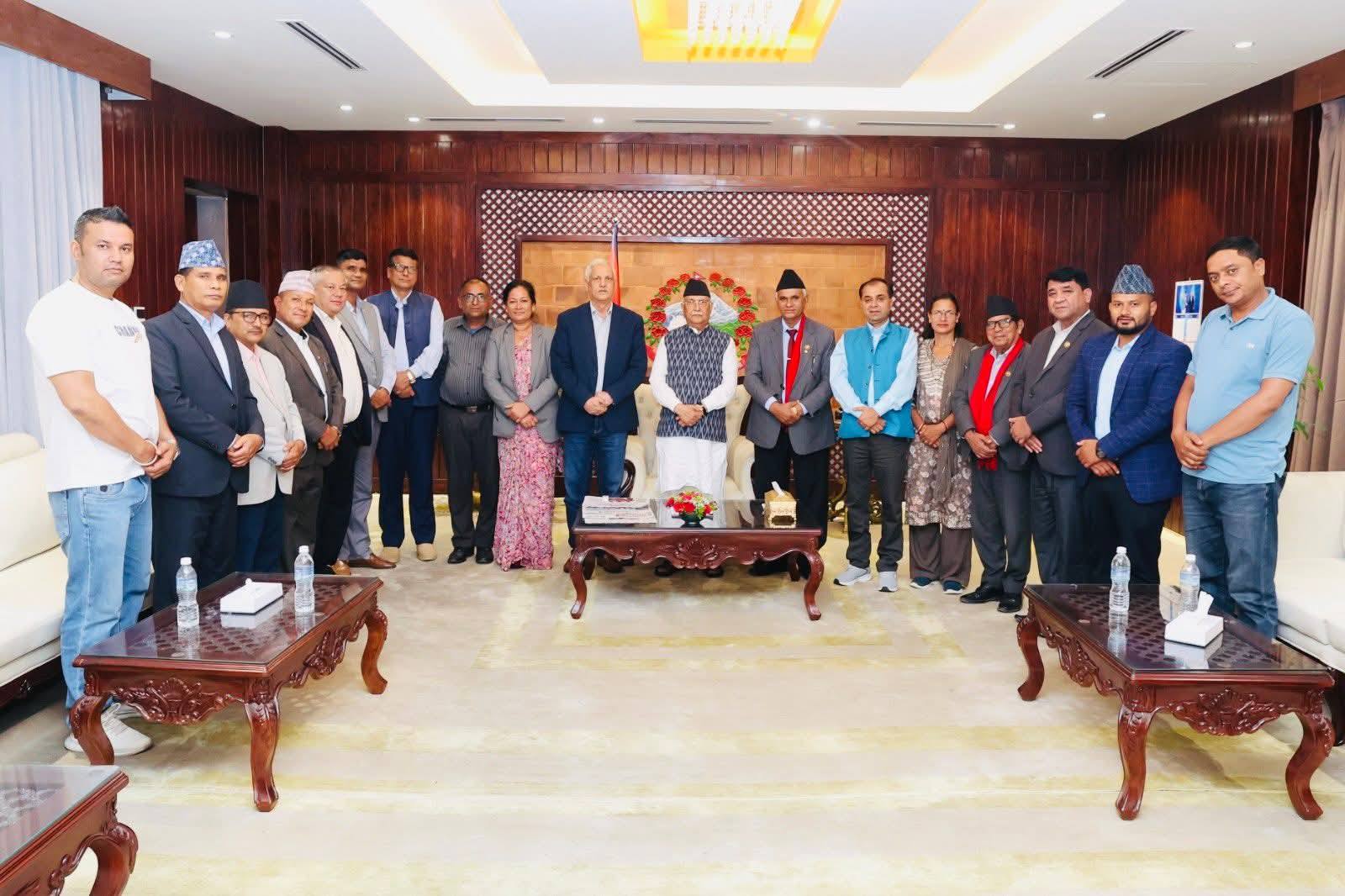 सुदूरपश्चिमका १३ क्याम्पसलाई आंगिक बनाउन प्रधानमन्त्रीलाई ध्यानाकर्षण पत्र