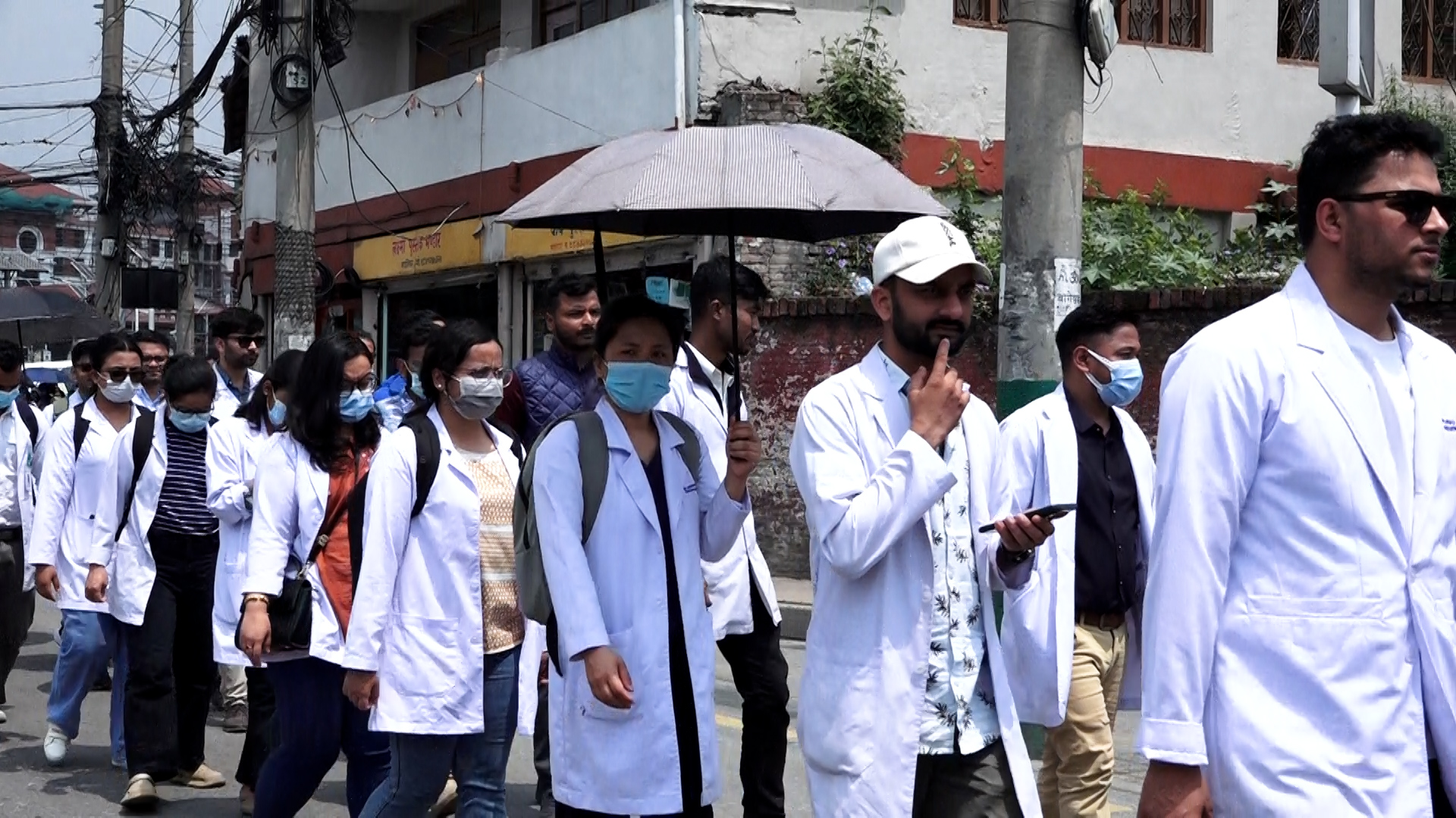 डाक्टरहरूको आन्दोलनले बिरामी मारमा, देशभर आकस्मिक बाहेकका सेवा बन्द