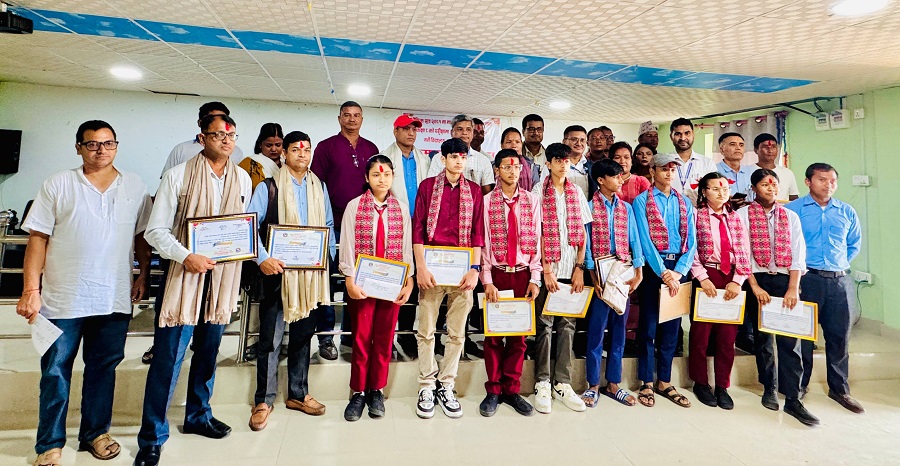 घोडाघोडी नगरपालिकाद्वारा उत्कृष्ट नतिजा ल्याउनेलाई सम्मान