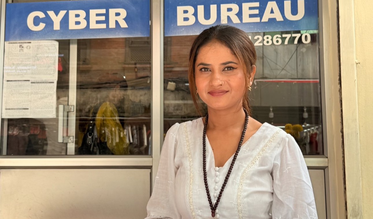 गायिका एलिनालाई अभद्र कमेन्ट गर्नेको मोबाइल बरामद, भेटिए थुप्रै फेक आइडी