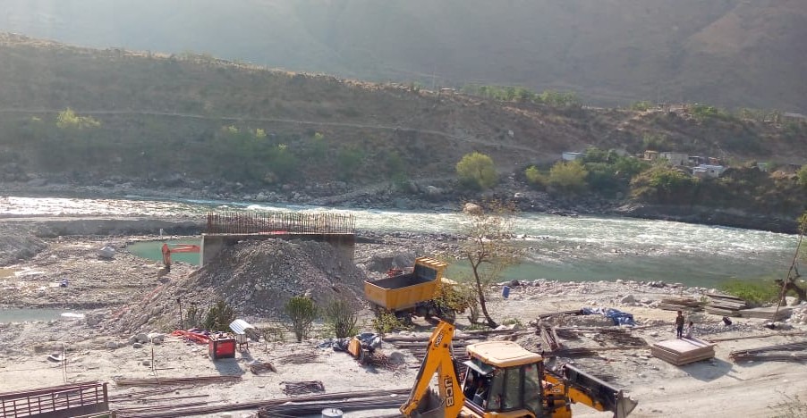 बाजुरामा पक्की पुलको तीन वर्षमा एक पिलर मात्र निर्माण