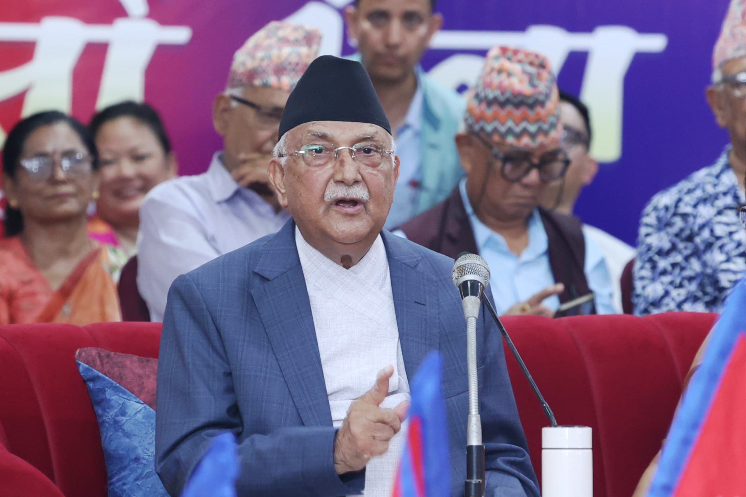 ओलीले नकारे पूर्वराष्ट्रपति एमालेमा फर्किने कुरा, फर्किए पनि काम गर्न नसक्ने जिकिर