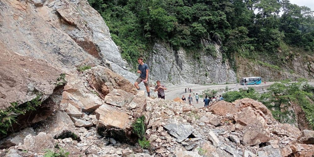 वर्षाका कारण देशभरका ८ राजमार्ग पूर्ण रूपमा अवरुद्ध