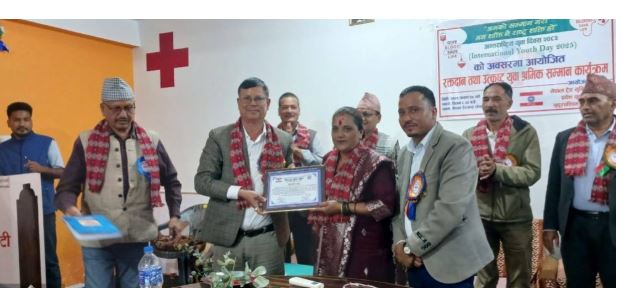 स्वदेशमै श्रम गर्दै आत्मनिर्भर बनेका युवालाई सम्मान