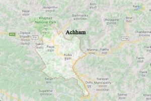 अछाममा महिनावारी हुँदा खेतमा पाल टाँगेर सुतेकी महिला र बालिकाको भीरबाट ढुङ्गा खस्दा मृत्यु