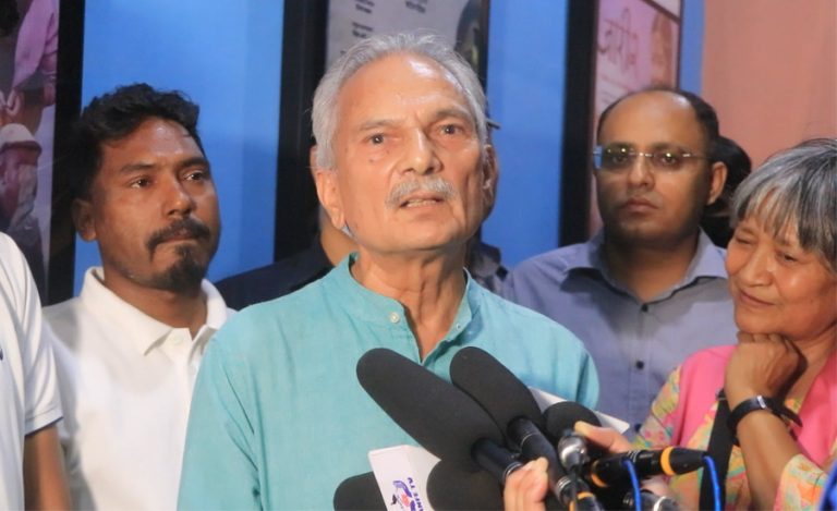 आन्दोलनलाई समर्थन गर्न माइतीघर पुगे बाबुराम भट्टराई