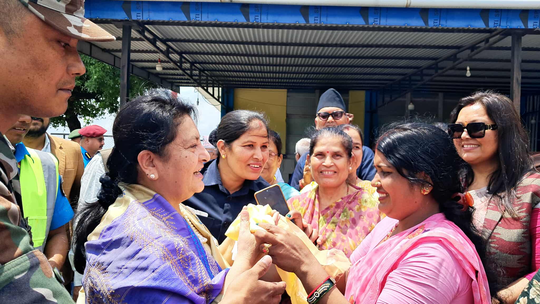 म एमालेको कार्यकर्ता नै हुँ, गुट चलाउन आउँदैन : पूर्वराष्ट्रपति भण्डारी