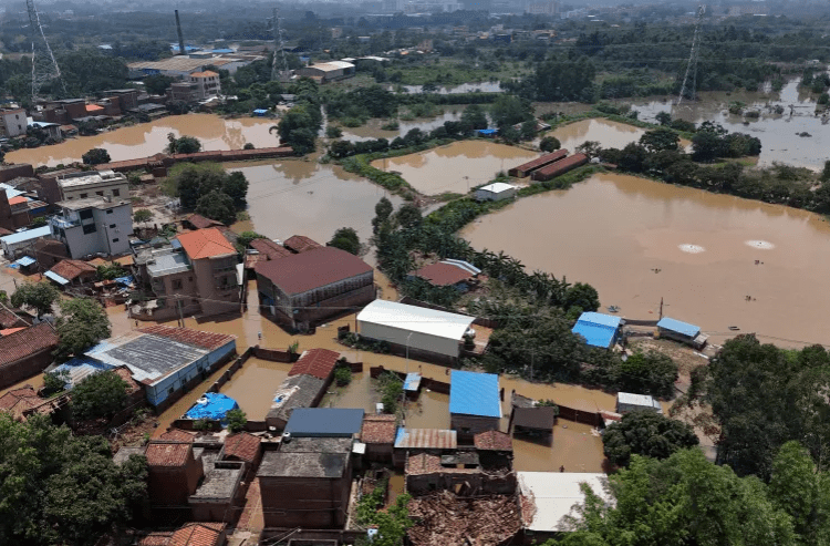 चीनमा बाढीका कारण १० जनाको मृत्यु, ३३ जना बेपत्ता
