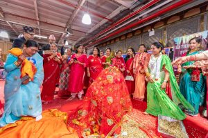 गौरामय बन्यो न्यूयोर्क, देउडा गायक जोशीले सबैलाई बनाए मन्त्रमुग्ध