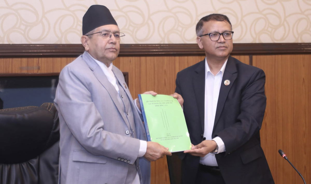 ‘कुलिङ पिरियड’मा छेडखानी : संसदीय समितिले सभामुखलाई  प्रतिवेदन बुझायो