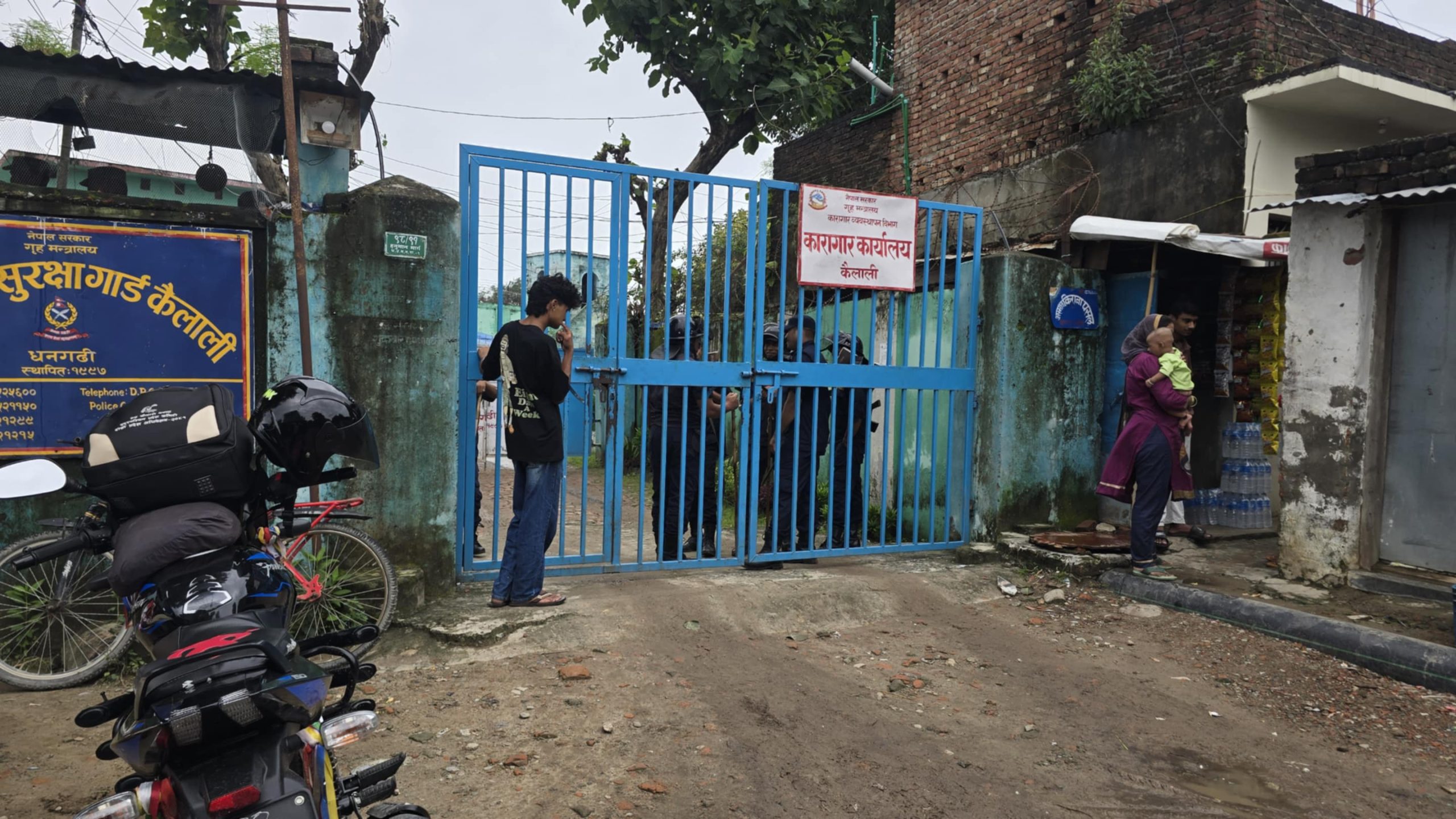 कैदीबन्दीहरुले जिल्लाका सुरक्षा प्रमुखहरुलाई कारागार प्रवेश गर्न रोके