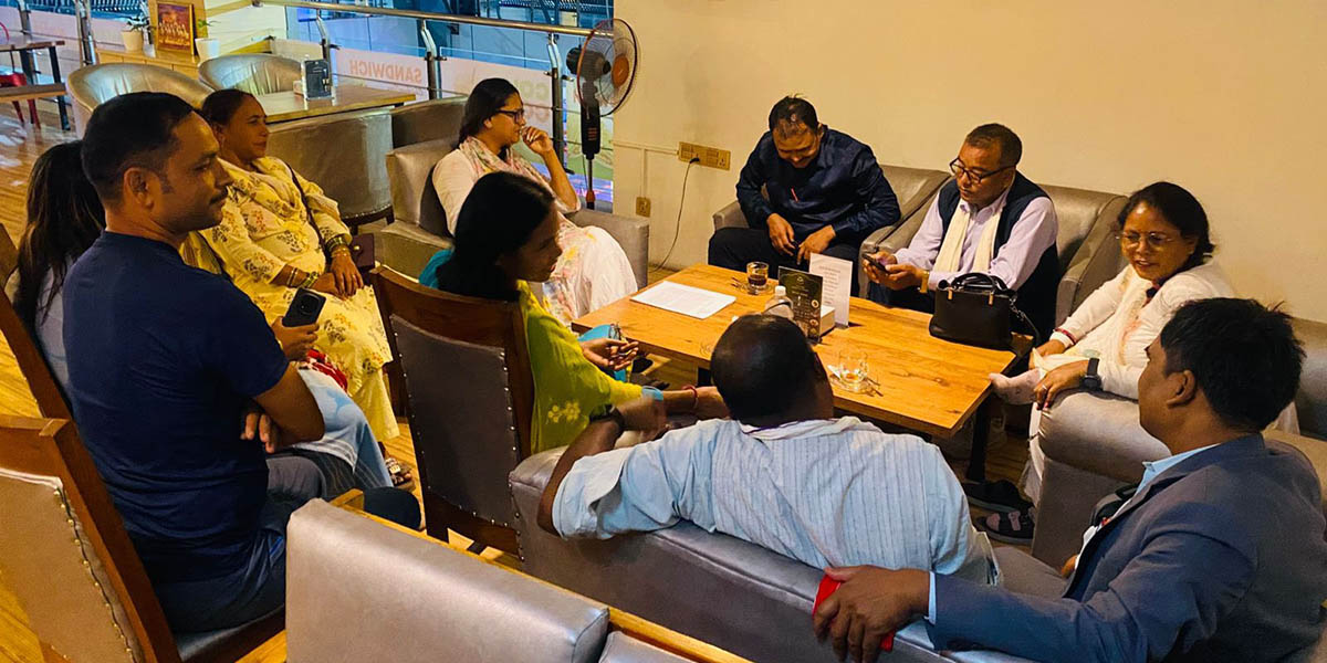 रञ्जितालाई निकटस्थको ढाडस : भेला अमान्य, हाम्रो अध्यक्ष तपाईँ नै