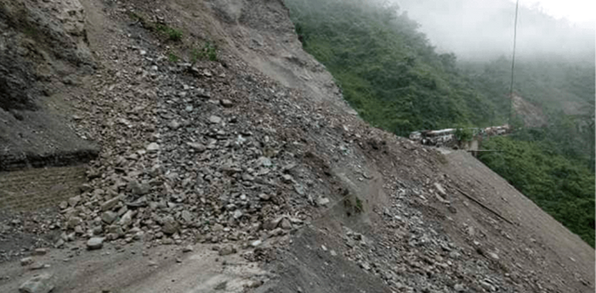 बाढी पहिराले देशभरका नौ सडकखण्ड अवरुद्ध