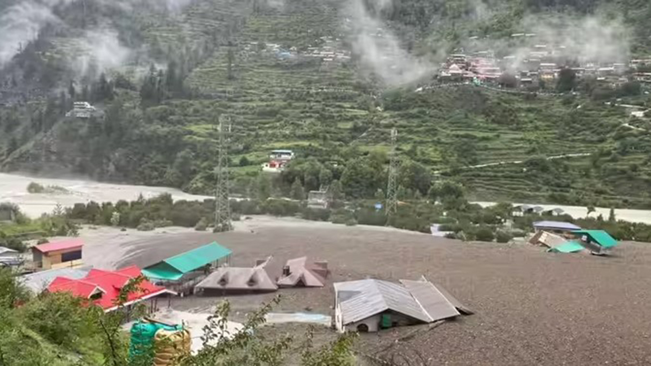 भारतमा बाढी : ११ सैनिकसहित सयभन्दा बढी बेपत्ता, उद्धार टोली ‘युद्धस्तरमा’ तैनाथ