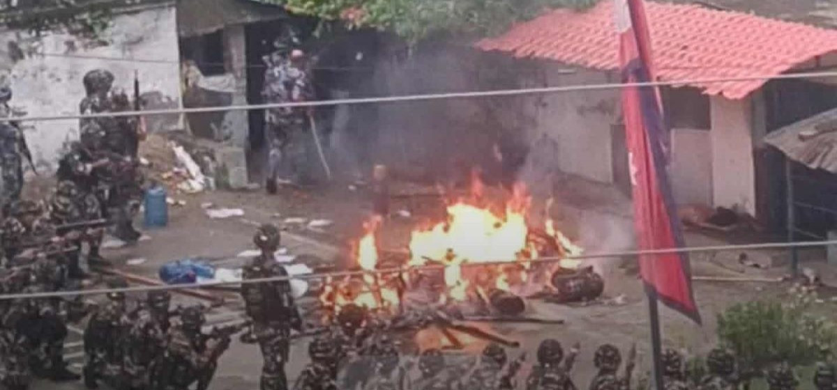 नेपालगन्ज कारागारमा कैदीले गरे आगजनी, सेनाले चलायो गोली