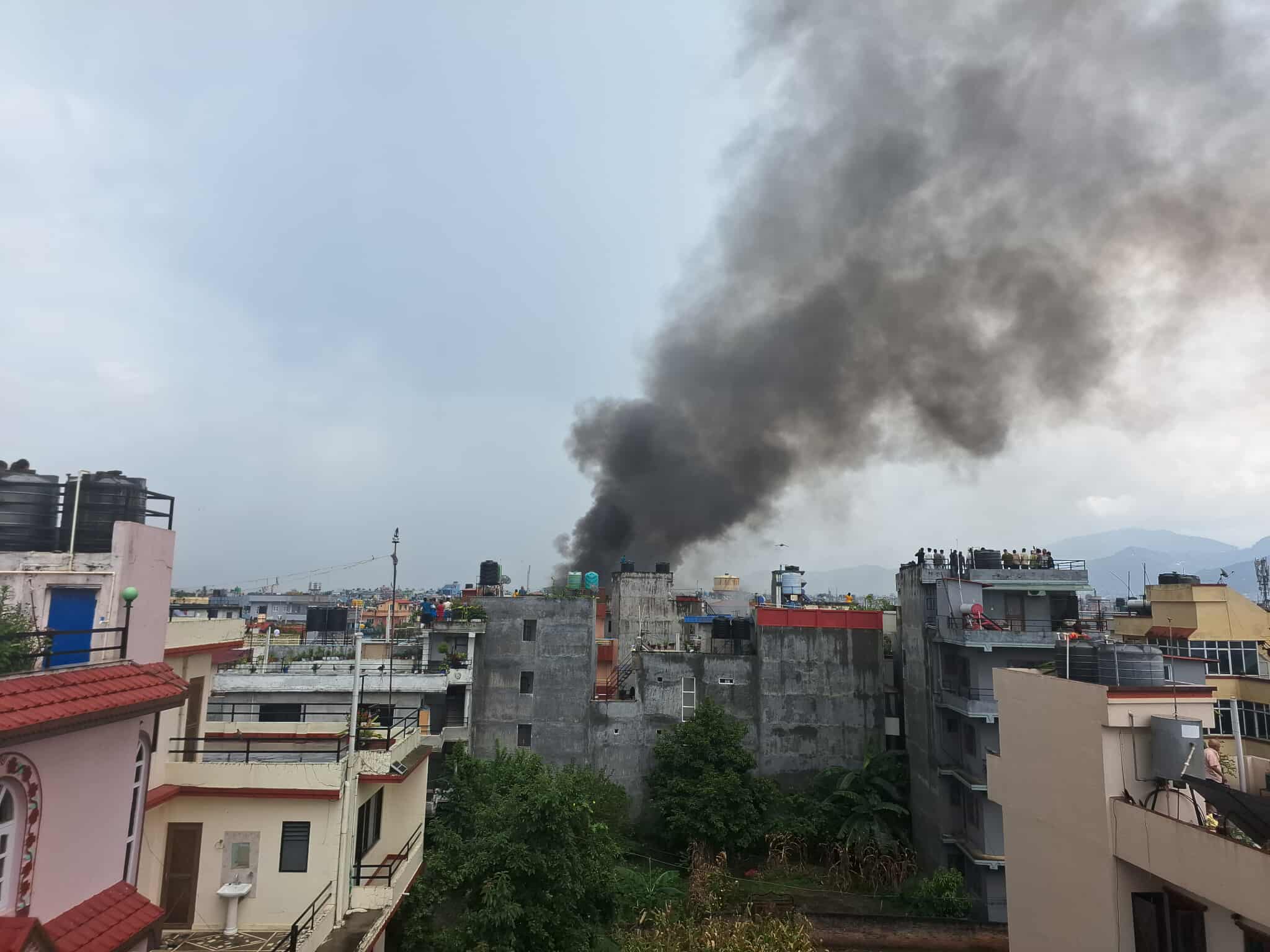 प्रधानमन्त्री ओलीको निजी निवास बालकोटमा आगजनी