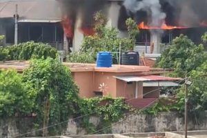 परराष्ट्रमन्त्री डा आरजु राणा देउवाका्े धनगढीस्थित निवासमा आगजनी