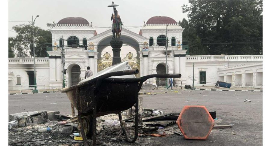 सिंहदरबार भित्रका कार्यालय सरसफाइमा जुट्न निजामती कर्मचारीको आह्वान