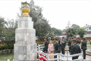 प्रधानमन्त्री कार्कीले गरिन् शहीद स्मारकमा माल्यार्पण
