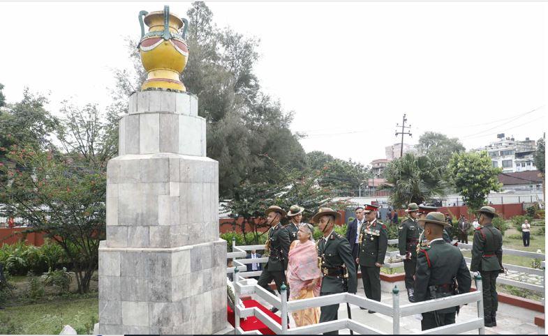 प्रधानमन्त्री कार्कीले गरिन् शहीद स्मारकमा माल्यार्पण