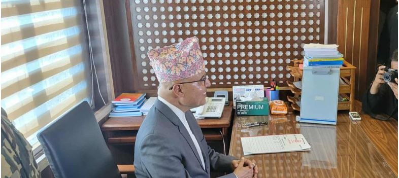 अर्थमन्त्री खनालले गरे पदभार ग्रहण