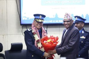 नवनियुक्त आईजीपी चन्द्रकुवेर खापुङले लगाए दर्ज्यानी चिह्न
