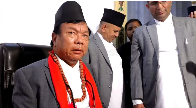 आफू मन्त्रालयमै सुत्ने भन्दै एउटा खाट र किचेनको व्यवस्था गर्न शिक्षामन्त्रीको निर्देशन