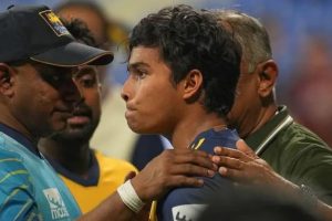 एसिया कपमा छोराको खेल हेर्दाहेर्दै पिताको निधन, श्रीलंकन क्रिकेटर वेल्लालागे प्रतियोगिता छाडेर स्वदेश फर्किए