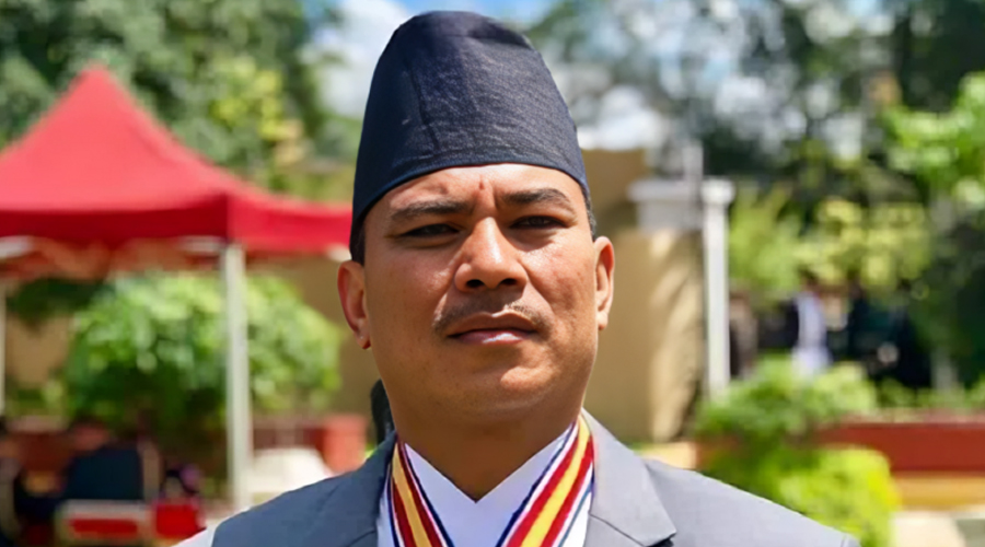 भोलि अवकाशमा जाँदै गुप्तचर प्रमुख