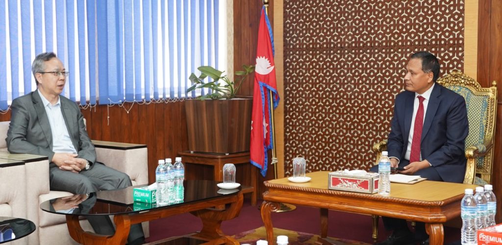 मन्त्री घिसिङ र चिनियाँ राजदूतबीच भेटवार्ता
