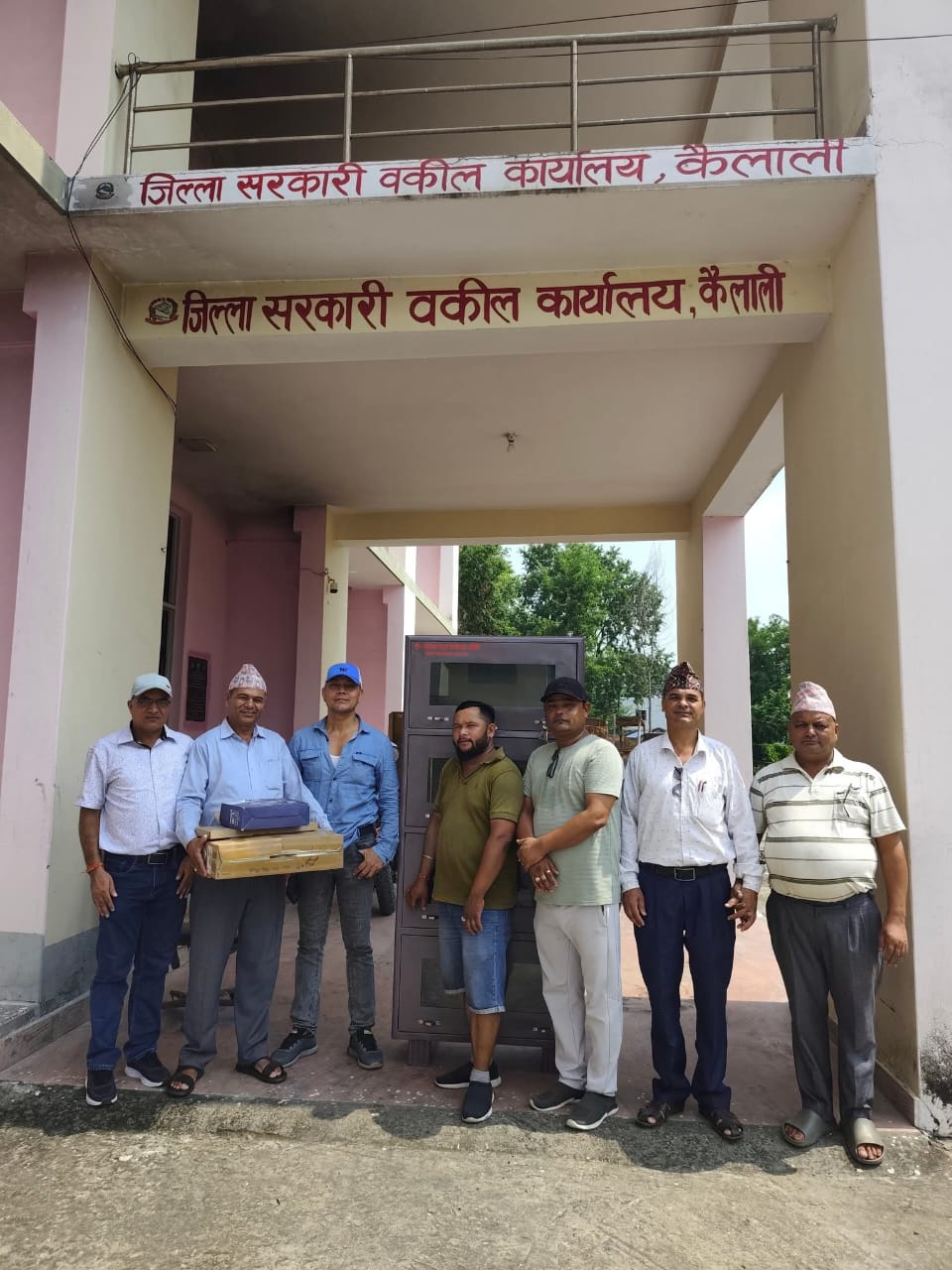 सुदूरपश्चिम यातायात मजदुर भलाइ कोषद्वारा सरकारी वकिल कार्यालयलाई सामाग्री सहयोग