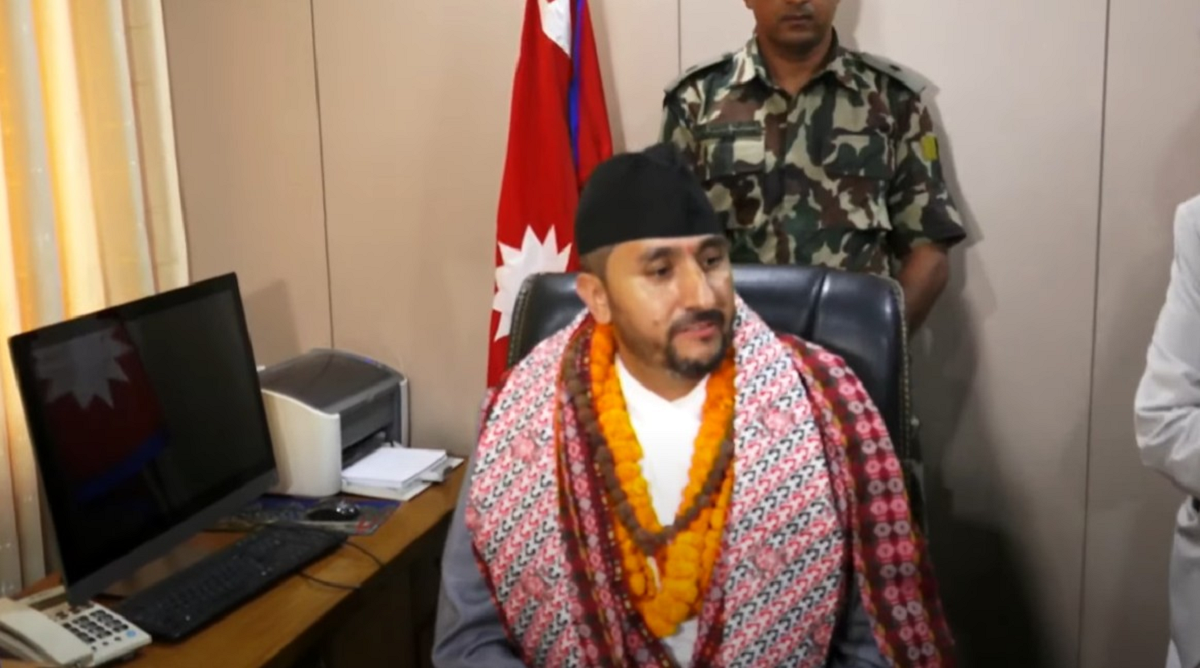 सञ्चारमन्त्री खरेलद्वारा पदभार ग्रहण