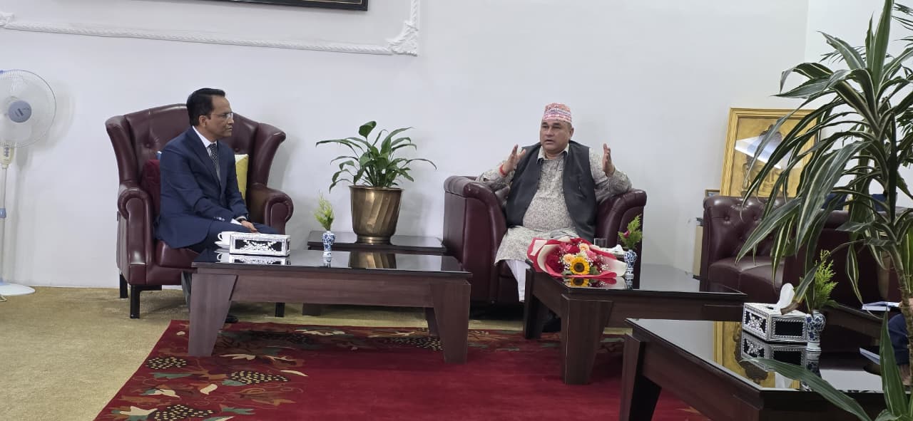 मूख्यमन्त्री शाह र गभर्नर पौडेलबीच भेटे