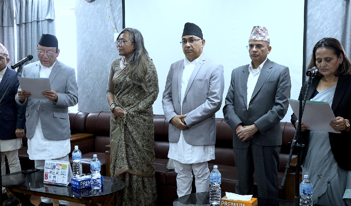 पहिलो महिला महान्यायाधिवक्ता भण्डारीले लिइन् पद तथा गोपनियताको सपथ