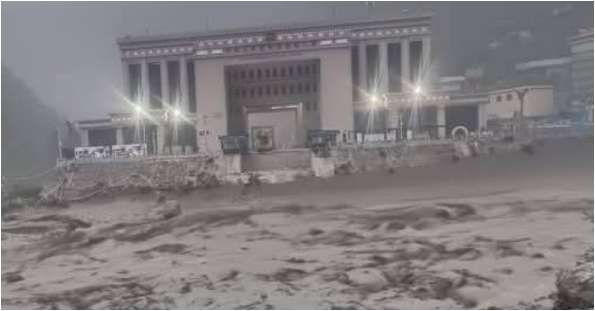 बाढीले बगाएको मितेरी पुल निर्माण गर्दै चीन, आजबाट नेपालतर्फ जग खन्ने काम सुरू