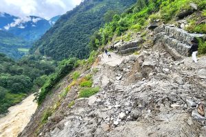 बाढीपहिरोले दश राजमार्ग ठप्प, एक सय ५८ राजमार्ग आंशिक रुपमा सञ्चालनमा